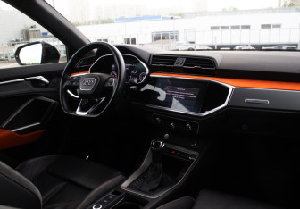 Подержанный автомобиль Audi Q3 2019 года (12 фото)