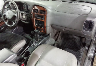 Подержанный автомобиль Nissan Pathfinder 1998 года (9 фото)