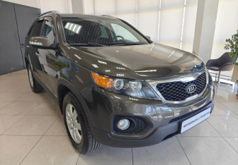 Подержанный автомобиль Kia Sorento 2011 года (3 фото)