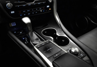 Подержанный автомобиль Lexus RX 2021 года (19 фото)