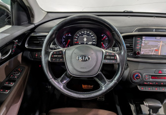 Подержанный автомобиль Kia Sorento 2018 года (30 фото)