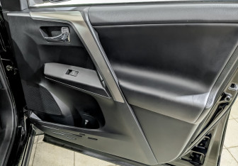 Подержанный автомобиль Toyota RAV4 2018 года (24 фото)