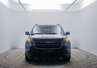Подержанный автомобиль Ford Explorer 2013 года (2 фото)