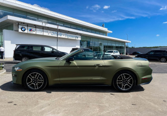 Подержанный автомобиль Ford Mustang Convertible 2018 года (25 фото)