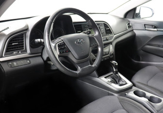 Подержанный автомобиль Hyundai Elantra Sedan 2018 года (7 фото)