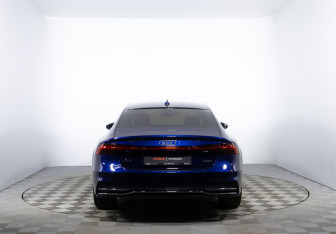 Подержанный автомобиль Audi A7 2021 года (6 фото)