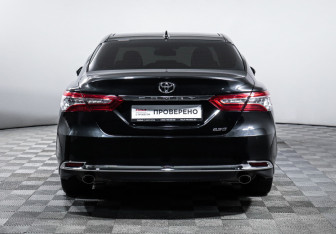Подержанный автомобиль Toyota Camry Sedan 2023 года (6 фото)