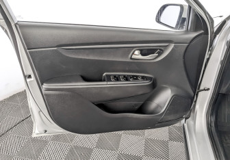 Подержанный автомобиль Kia Rio Hatchback 2021 года (19 фото)