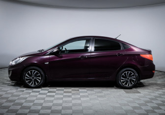 Подержанный автомобиль Hyundai Solaris Sedan 2013 года (8 фото)