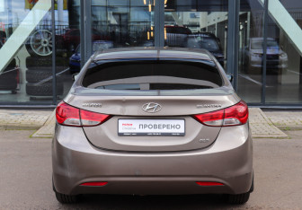 Подержанный автомобиль Hyundai Elantra Sedan 2013 года (5 фото)