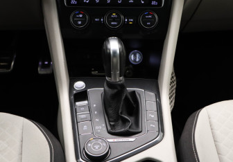 Подержанный автомобиль Volkswagen Tiguan 2017 года (15 фото)