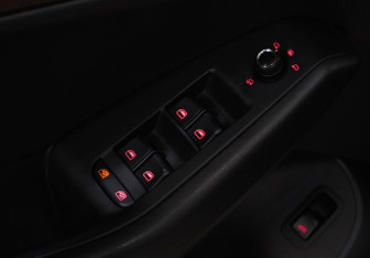 Подержанный автомобиль Audi Q5 2011 года (15 фото)