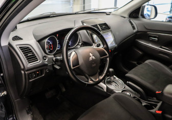 Подержанный автомобиль Mitsubishi ASX 2012 года (7 фото)