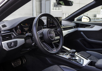 Подержанный автомобиль Audi A5 Liftback 2021 года (10 фото)