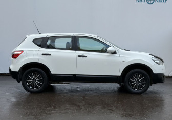 Подержанный автомобиль Nissan Qashqai 2013 года (4 фото)