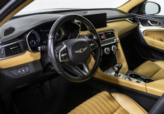 Подержанный автомобиль Genesis G70 2021 года (11 фото)