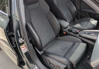 Подержанный автомобиль Audi A3 Hatchback 2022 года (21 фото)