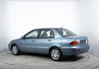 Подержанный автомобиль Mitsubishi Lancer Sedan 2007 года (7 фото)