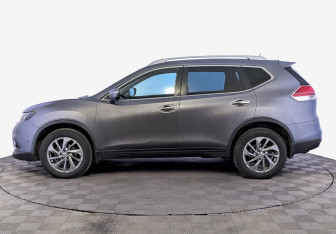 Подержанный автомобиль Nissan X-Trail 2015 года (8 фото)