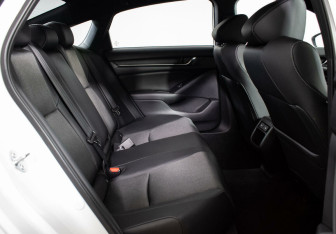 Подержанный автомобиль Honda Accord Sedan 2022 года (8 фото)