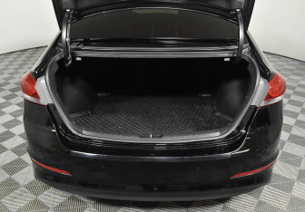 Подержанный автомобиль Hyundai Elantra Sedan 2017 года (17 фото)