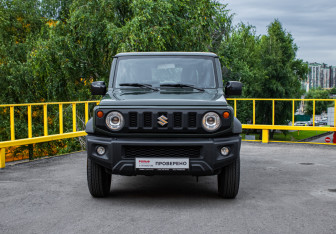 Подержанный автомобиль Suzuki Jimny 2021 года (2 фото)