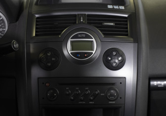 Подержанный автомобиль Renault Megane Sedan 2008 года (13 фото)