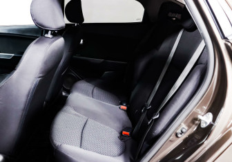 Подержанный автомобиль Kia Rio Sedan 2015 года (12 фото)