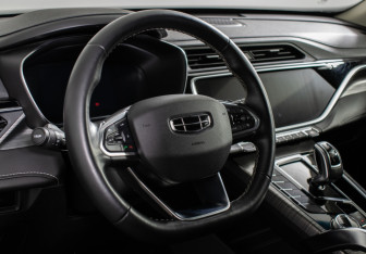 Подержанный автомобиль Geely Atlas Pro 2023 года (16 фото)