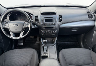 Подержанный автомобиль Kia Sorento 2015 года (13 фото)