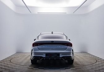 Подержанный автомобиль Kia K5 2021 года (6 фото)