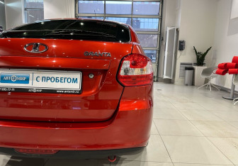 Подержанный автомобиль LADA (ВАЗ) Granta Liftback 2017 года (10 фото)