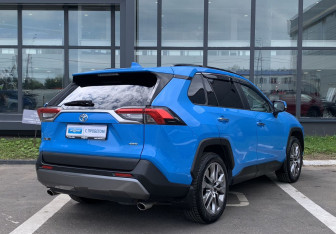 Подержанный автомобиль Toyota RAV4 2020 года (6 фото)