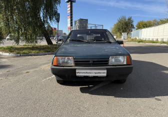 Подержанный автомобиль LADA (ВАЗ) 2109 Hatchback 2001 года (2 фото)