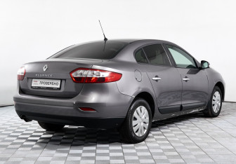 Подержанный автомобиль Renault Fluence 2012 года (5 фото)