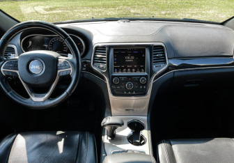 Подержанный автомобиль Jeep Grand Cherokee 2014 года (17 фото)