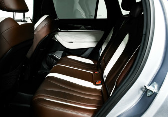 Подержанный автомобиль Geely Monjaro 2022 года (12 фото)