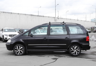 Подержанный автомобиль Volkswagen Sharan 2005 года (8 фото)