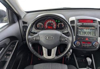 Подержанный автомобиль Kia Ceed Wagon 2011 года (21 фото)