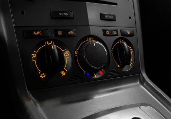 Подержанный автомобиль Opel Antara 2010 года (17 фото)