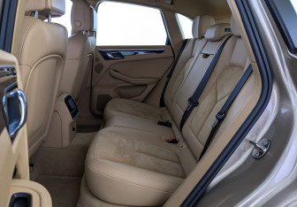 Подержанный автомобиль Porsche Macan 2014 года (18 фото)