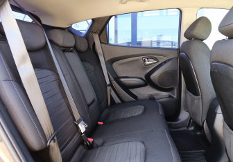 Подержанный автомобиль Hyundai ix35 2013 года (16 фото)