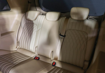 Подержанный автомобиль Voyah Dream 2023 года (15 фото)