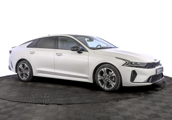 Подержанный автомобиль Kia K5 2022 года (3 фото)