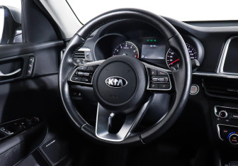 Подержанный автомобиль Kia Optima Sedan 2019 года (13 фото)