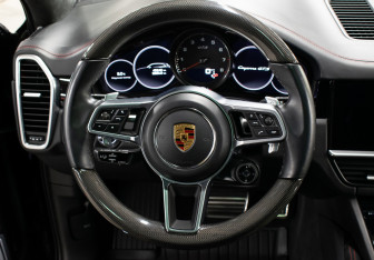 Подержанный автомобиль Porsche Cayenne 2021 года (18 фото)
