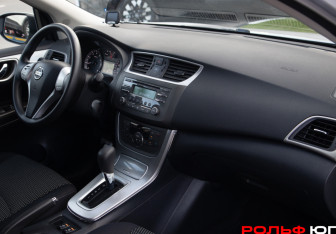Подержанный автомобиль Nissan Tiida Hatchback 2015 года (7 фото)