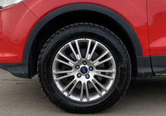 Подержанный автомобиль Ford Kuga 2014 года (9 фото)