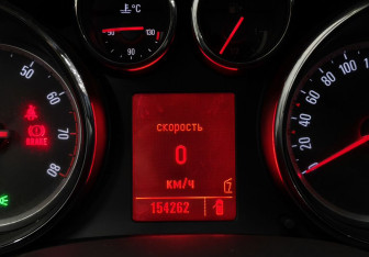 Подержанный автомобиль Opel Astra Hatchback 2011 года (13 фото)