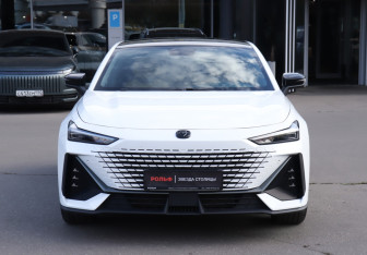 Подержанный автомобиль Changan UNI-V 2022 года (2 фото)